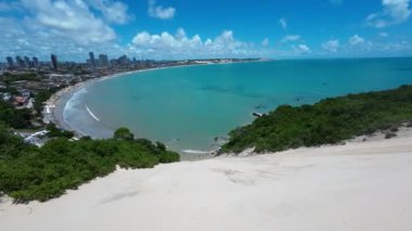 Rio Grande do Norte Brezilya 'daki Natal' da Kel Tepe. Bay Water Sahil Hattı. Sahil Seyahati. Tatil manzarası. Beach Seascape 'de. Rio Grande Do Norte Brezilya 'daki Natal' da Kel Tepe.