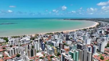Paraiba Brezilya 'daki Joao Pessoa' daki Tambau Plajı. Sahil Arkaplanı. Sahil manzarası. Turkuaz Su. Şehir manzarası manzarası. Joao Pessoa 'daki Tambau Plajı Paraiba Brezilya.