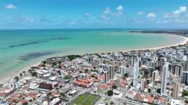 Paraiba Brezilya 'daki Joao Pessoa' da Karayip Sahili. Deniz Burnu Manzarası. Sahil şehri. Şehir merkezinden. Şehir manzarası arka planı. Joao Pessoa 'daki Karayip Sahili Paraiba Brezilya.