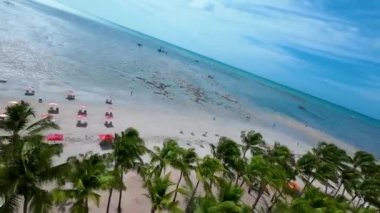 Alagoas Brezilya 'daki Maceio' da Ponta Verde Deniz Feneri. Deniz feneri manzarası. Plaj manzarası. Turizm Tarihi Yer. Seyahat güzergahı. Tropikal tatil. Alagoas Brezilya 'daki Maceio' da Ponta Verde Deniz Feneri.