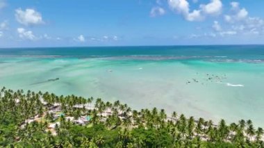 Alagoas Brezilya 'daki Maragogi' de Antunes Plajı. Turizm arazisi. Karayip arka planı. Seyahat Manzarası. Tatil Tatilleri. Deniz kenarı sahnesi. Alagoas Brezilya 'daki Maragogi' de Antunes Plajı.