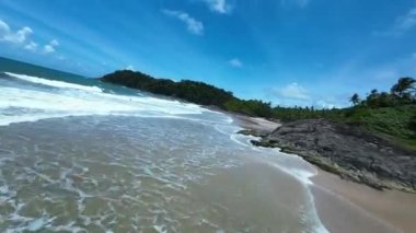 Bahia Brezilya, Itacare 'deki Tiririca Plajı. Turizm arazisi. Doğa Arkaplanı. Seyahat Manzarası. Tatil Varış Yeri. Göz kamaştırıcı sahne. Bahia Brezilya 'da Itacare' de Tiririca Plajı.