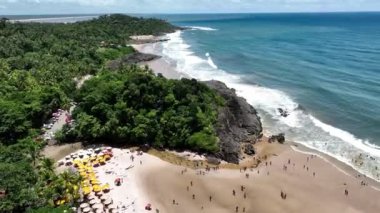 Bahia Brezilya, Itacare 'deki Tiririca Plajı. Turizm arazisi. Doğa Arkaplanı. Seyahat Manzarası. Tatil Varış Yeri. Göz kamaştırıcı sahne. Bahia Brezilya 'da Itacare' de Tiririca Plajı.