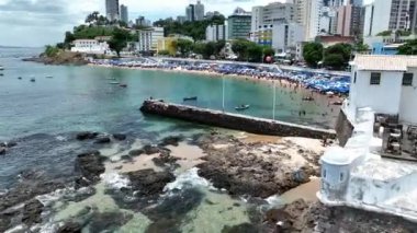 Bahia Brezilya 'daki Salvador' da Aziz Maria Kalesi. Seyahat arazisi. Şehir merkezi arka planı. Turizm sektörü. Tatil Rüyası. Çarpıcı şehir manzarası. Bahia Brezilya 'daki Salvador' da Aziz Maria Kalesi.