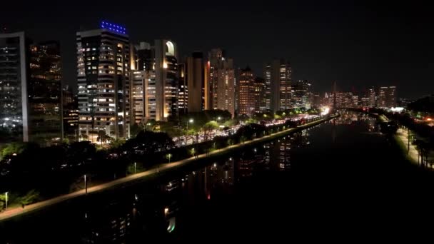 Belysta Byggnader Stadsnatten Sao Paulo Brasilien Centrala Bryggan Trafikvägen São — Stockvideo