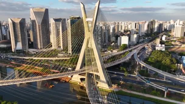 Cable Stayed Bridge Bij Cityscape Sao Paulo Brazilië Brug Verkeersweg — Stockvideo