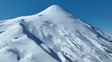 Los Lagos Şili 'deki Puerto Varas' taki Osorno Volkanı. Volkan Manzarası. Volkanik arka plan. Los Lagos Şili. Kar Tepeli Dağ. Osorno Volkanı Los Lagos Şili 'deki Puerto Varas' ta.