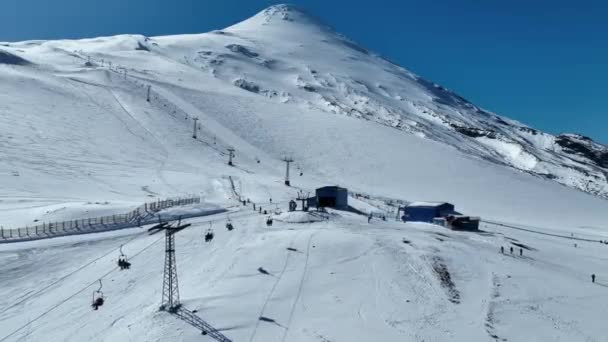 在Osorno Volcan的缆车在Osorno智利 冰河景观 Osorno智利 冬季运动Osorno Volcan的缆车在Osorno智利 — 图库视频影像