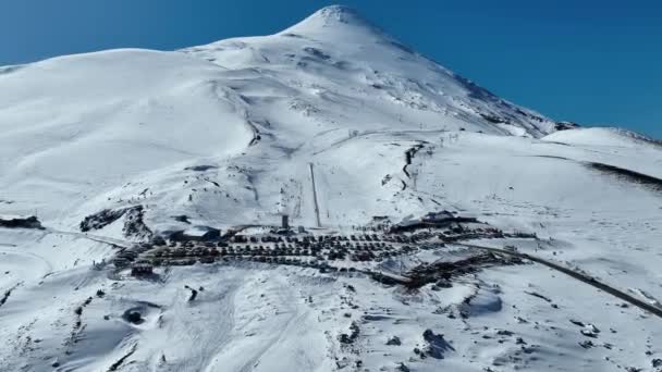 Skidstation Vid Osorno Vulcan Puerto Montt Chile Snöiga Berg Skidcentret — Stockvideo