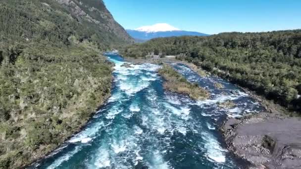 Petrohue Waterfall Vid Petrohue Los Lagos Chile Vulkanlandskap Sky Clouds — Stockvideo
