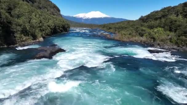 Petrohue River Petrohue Los Lagos Chile Paisaje Del Volcán Cielo — Vídeos de Stock