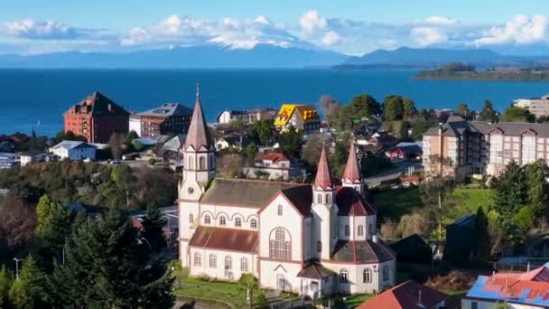 Kända Kyrkan Puerto Varas Los Lagos Chile Vulkanlandskap Stadsbilden Centrum — Stockvideo