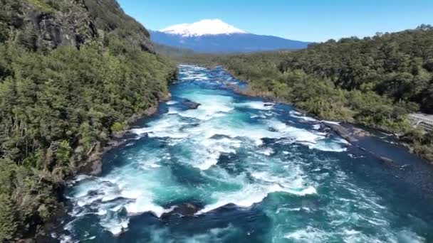 Petrohue Waterfall Vid Petrohue Los Lagos Chile Vulkanlandskap Sky Clouds — Stockvideo