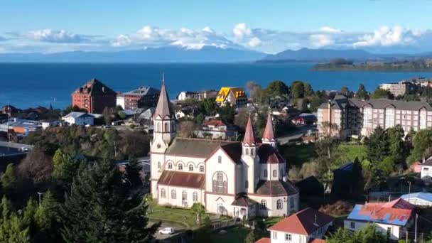 Kända Kyrkan Puerto Varas Los Lagos Chile Vulkanlandskap Stadsbilden Centrum — Stockvideo