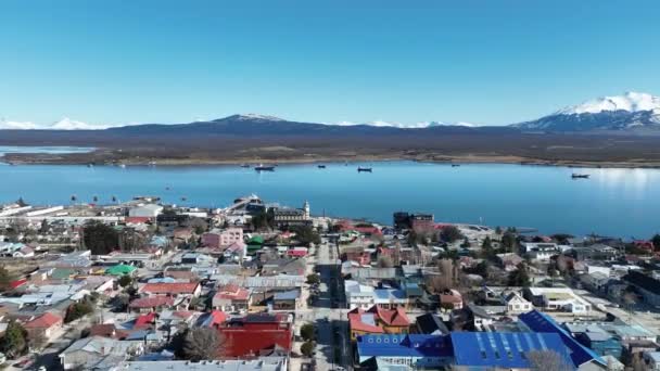 Kuststaden Puerto Natales Magallanes Chile Antarktis Landskap Utomhusutsikt Patagoniens Stadsbild — Stockvideo