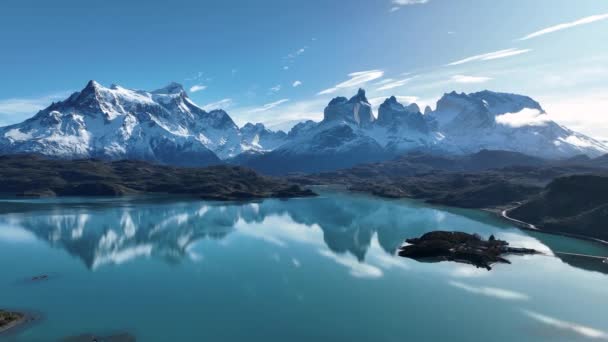 Río Escénico Torres Del Paine Puerto Natales Chile Montañas Nevadas — Vídeos de Stock