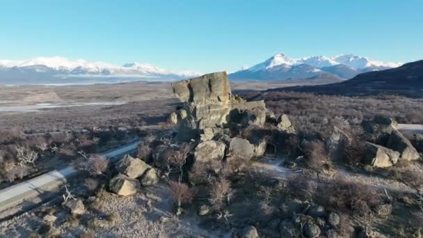 Monumento Mylodon Puerto Natales Región Magallanes Chile Montañas Nevadas Paisaje — Vídeo de stock