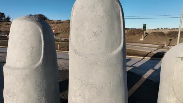 Monumentet Mano Puerto Natales Magallanesregionen Chile Skulpturlandskap Utomhusutsikt Puerto Natales — Stockvideo