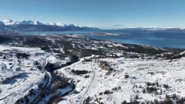Arjantin 'in sonunda Ushuaia' daki Karlı Orman. Karlı Dağlar. Buzul Manzarası. Arjantin 'in sonu. Kış Yolculuğu. Ushuaia 'daki Karlı Orman Dünya' nın Sonu Arjantin.