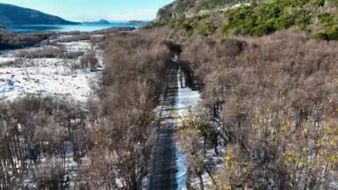 Tierra Del Fuego Arjantin 'deki Ushuaia Country Yolu. Karlı Dağlar. Buzul Manzarası. Tierra Del Fuego Arjantin. Kış Arkaplanı. Ushuaia 'daki Ülke Yolu Tierra Del Fuego Arjantin.