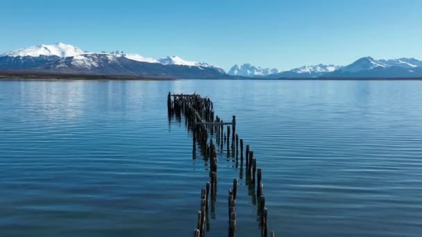 Estructura Madera Puerto Natales Región Magallanes Chile Montañas Nevadas Paisaje — Vídeo de stock