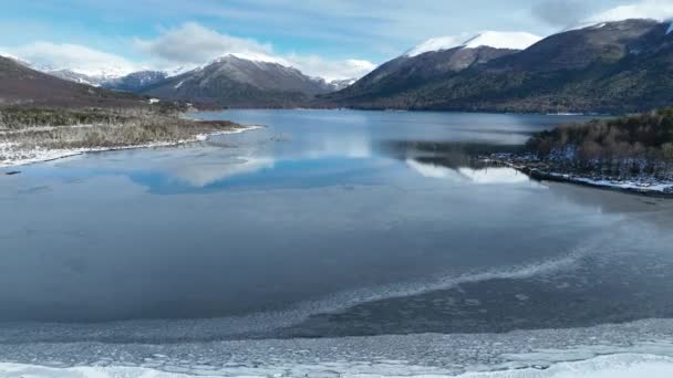 Escondido Lake Bij Ushuaia Fin Del Mundo Argentinië Sneeuwbergen Natuurlandschap — Stockvideo