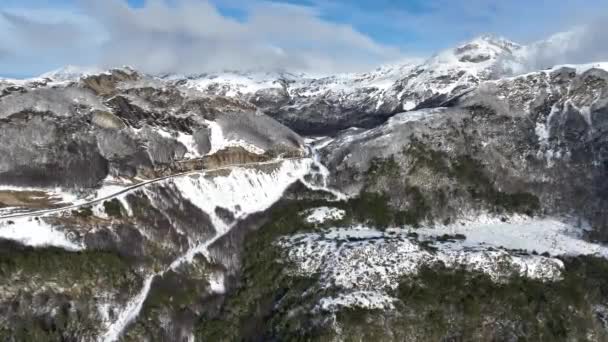 世界アルゼンチンの終わりにウシュアイアで雪山 スノーウィー山脈 氷河の風景 世界アルゼンチンの終わり 冬のトラベル 世界の終わりにウシュアイアで雪山アルゼンチン — ストック動画