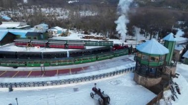 Fin Del Mundo Arjantin 'deki Ushuaia' da Dünyanın Sonu Treni. Kış Yolculuğu. Tren İstasyonu. Fin Del Mundo Arjantin. Beyaz Vadi. Ushuaia 'da Dünyanın Sonu Treni Fin Del Mundo Arjantin.