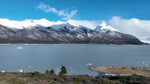 Argentinasjön Vid Calafate Patagonien Argentina Snöiga Berg Naturlandskap Patagonien Argentina — Stockvideo