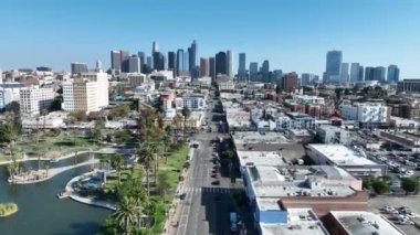 Los Angeles şehir merkezinde, Kaliforniya 'da, Amerika Birleşik Devletleri' nde. Kurumsal Binalar Sahnesi. Gökdelenlerin Arkaplanı. Los Angeles şehir merkezinde. Los Angeles 'ta. Kaliforniya' da..