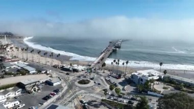 Kaliforniya, Santa Cruz 'daki sahil manzarası. Doğanın Seyahat Arkaplanı. Deniz Burnu Manzarası. Kaliforniya 'da Santa Cruz' da Plaj Sahnesi.