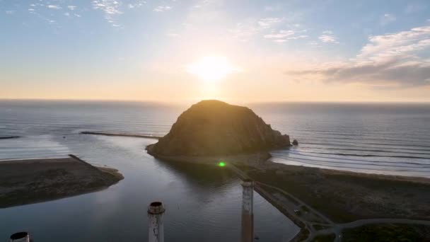 美国加州莫罗湾的日落山 自然旅行背景 海景景观 美国加利福尼亚州莫罗湾的日落山 — 图库视频影像