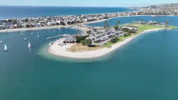 位于美国加州圣地亚哥的任务湾 海岸城风景 海滩背景 位于美国加州圣地亚哥的使命湾 — 图库视频影像