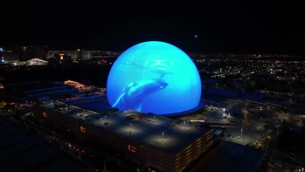 美国内华达州拉斯维加斯的球体 地标旅游 照亮了拉斯维加斯的天际线美国内华达州拉斯维加斯的球体 — 图库视频影像