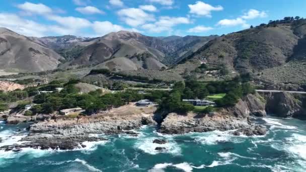 美国加州1号高速公路的海滩景观 加利福尼亚沿海路的历史路旅行 自然海景 美国加州1号高速公路的海滩景观 — 图库视频影像