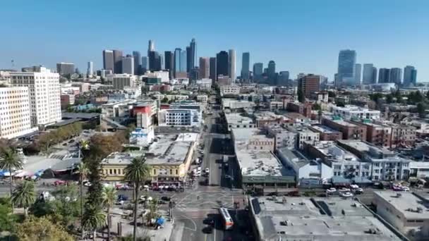 カリフォルニア州ロサンゼルスにあるタワーオフィス ビジネス旅行の風景 高層ビルディング カリフォルニア州ロサンゼルスにあるタワーズオフィス — ストック動画