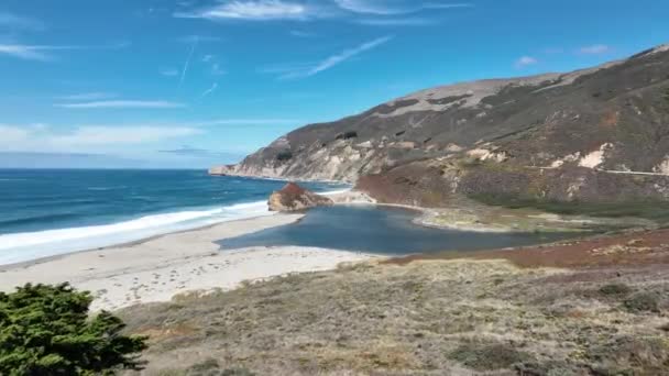 Παραλία Σκηνή Στο Highway Στην Καλιφόρνια Ηνωμένες Πολιτείες Ιστορική Οδική — Αρχείο Βίντεο