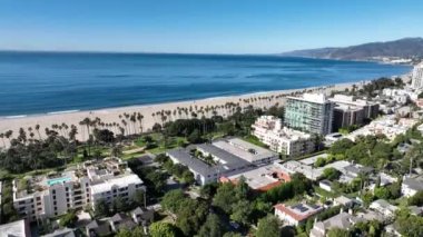 Santa Monica Los Angeles 'ta, Kaliforniya' da. Şehir merkezindeki şehir manzarası. Otoyol 66 Landmark. Santa Monica Los Angeles 'ta Kaliforniya' da.