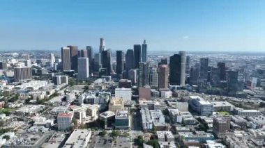 Los Angeles şehir merkezinde, Kaliforniya 'da, Amerika Birleşik Devletleri' nde. Kurumsal Binalar Sahnesi. Gökdelenlerin Arkaplanı. Los Angeles şehir merkezinde. Los Angeles 'ta. Kaliforniya' da..