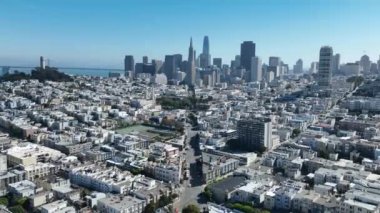Kaliforniya 'da San Francisco' da panoramik manzara. Megalopolis Şehir Merkezi. İş seyahati. San Francisco 'da Panoramik Manzara ABD Kaliforniya' da.