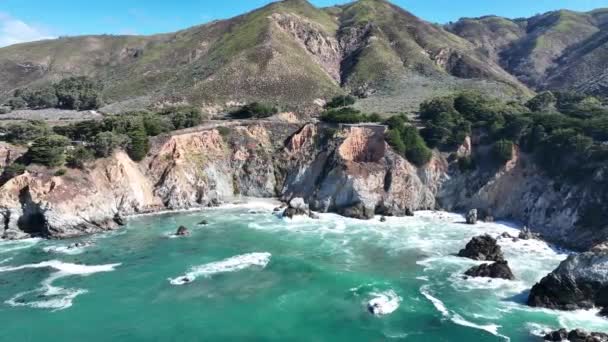 美国加州1号高速公路的海岸线 加利福尼亚海路的历史路旅行 滨海景观 美国加州1号高速公路的海岸线 — 图库视频影像