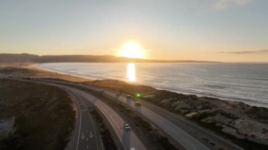 Monterey, Kaliforniya 'daki Sunset Plajı. Doğa Turizmi. Güneşli Gün Manzarası. Monterey, Kaliforniya 'da Sunset Plajı.