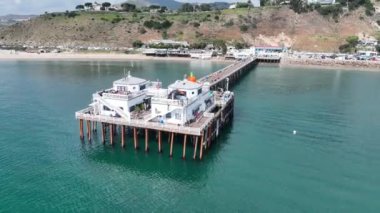 California, Los Angeles 'taki Malibu İskelesi. Paradisiac Sahili. Deniz Burnu Simgesi. Malibu Rıhtımı Los Angeles, Kaliforniya Amerika Birleşik Devletleri.