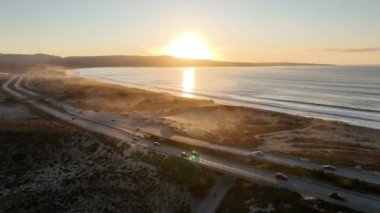 Monterey, Kaliforniya 'daki Sunset Plajı. Doğa Turizmi. Güneşli Gün Manzarası. Monterey, Kaliforniya 'da Sunset Plajı.