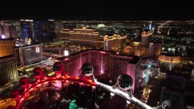 Nevada 'da Las Vegas' ta Aydınlanmış Şehir. Meşhur Gece Manzarası. Eğlence Mekanı. Nevada 'da Las Vegas' ta Aydınlanmış Şehir.