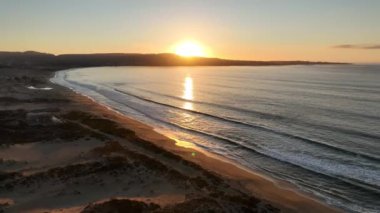 Kaliforniya 'da Monterey' de Sunset Skyline. Doğa Turizmi. Güneşli Gün Manzarası. Kaliforniya 'da Monterey' de Sunset Skyline.