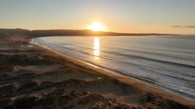 Kaliforniya 'da Monterey' de Sunset Skyline. Doğa Turizmi. Güneşli Gün Manzarası. Kaliforniya 'da Monterey' de Sunset Skyline.