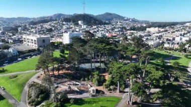 Alamo Meydanı, San Francisco, Kaliforniya Birleşik Devletleri. Megalopolis Şehir Merkezi. İş seyahati. Alamo Meydanı, San Francisco, Kaliforniya Birleşik Devletleri.