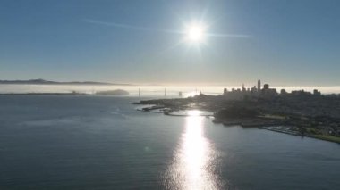 Kaliforniya, San Francisco 'da Gündoğumu Sahnesi. Şehir merkezindeki Skyline. Ulaşım Sahnesi. Kaliforniya 'da San Francisco' da Gün Doğumu Sahnesi.