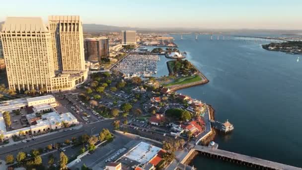 在美国加州圣地亚哥的落日色彩艳丽 市中心的风景城市景观 城市海岸 在美国加利福尼亚圣地亚哥的落日色彩斑斓 — 图库视频影像